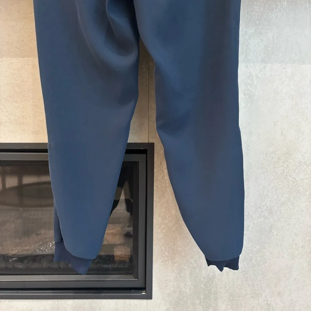 Lululemon On The Fly Jogger,‎ Size 8